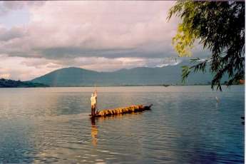 Discovery of the 10 most beautiful lakes in Vietnam